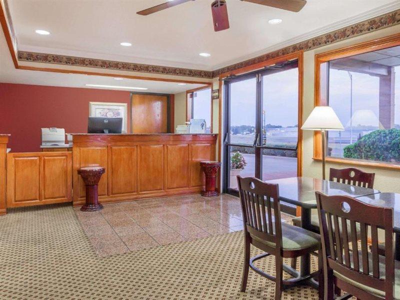 Super 8 By Wyndham Mount Vernon Bagian luar foto