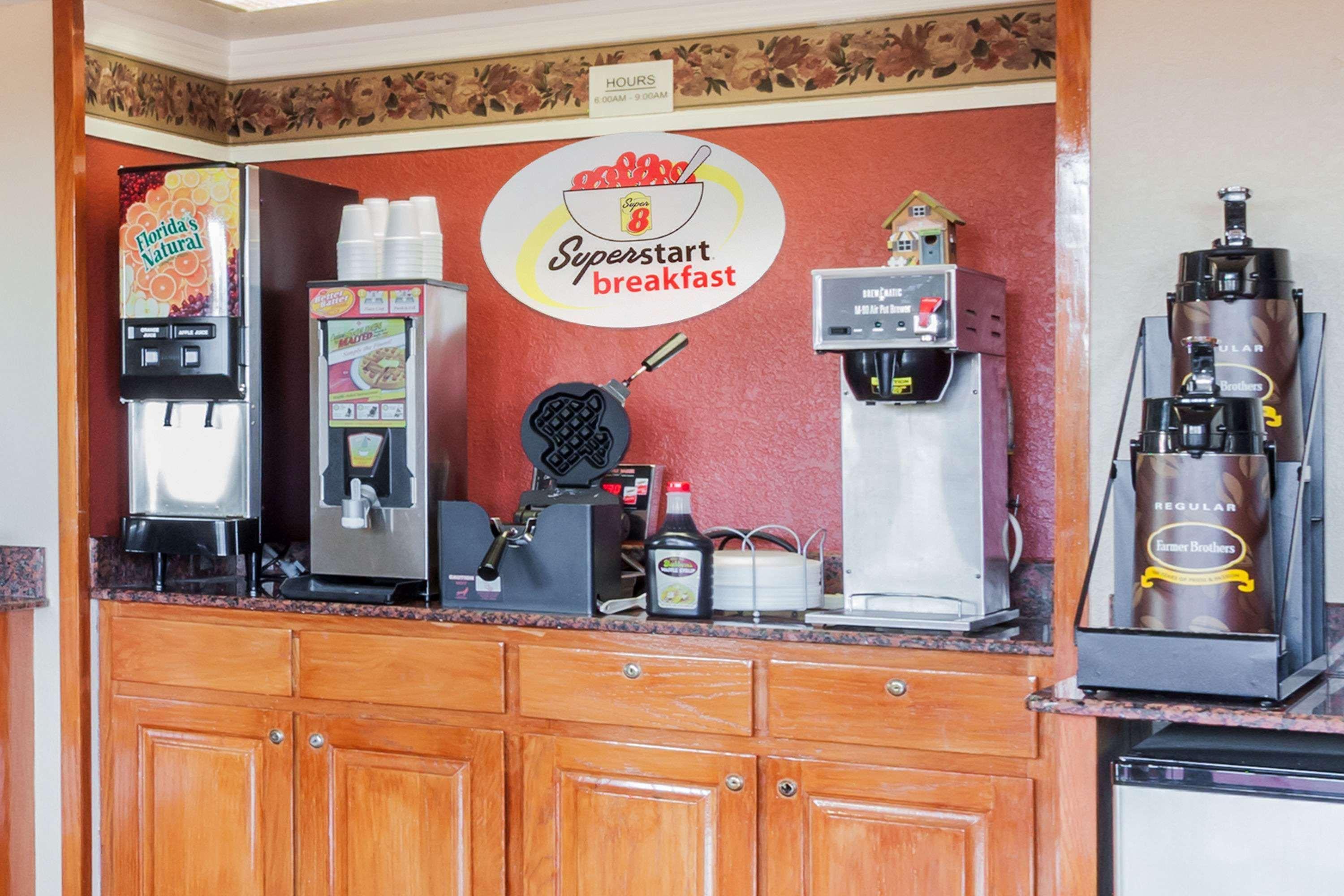 Super 8 By Wyndham Mount Vernon Bagian luar foto