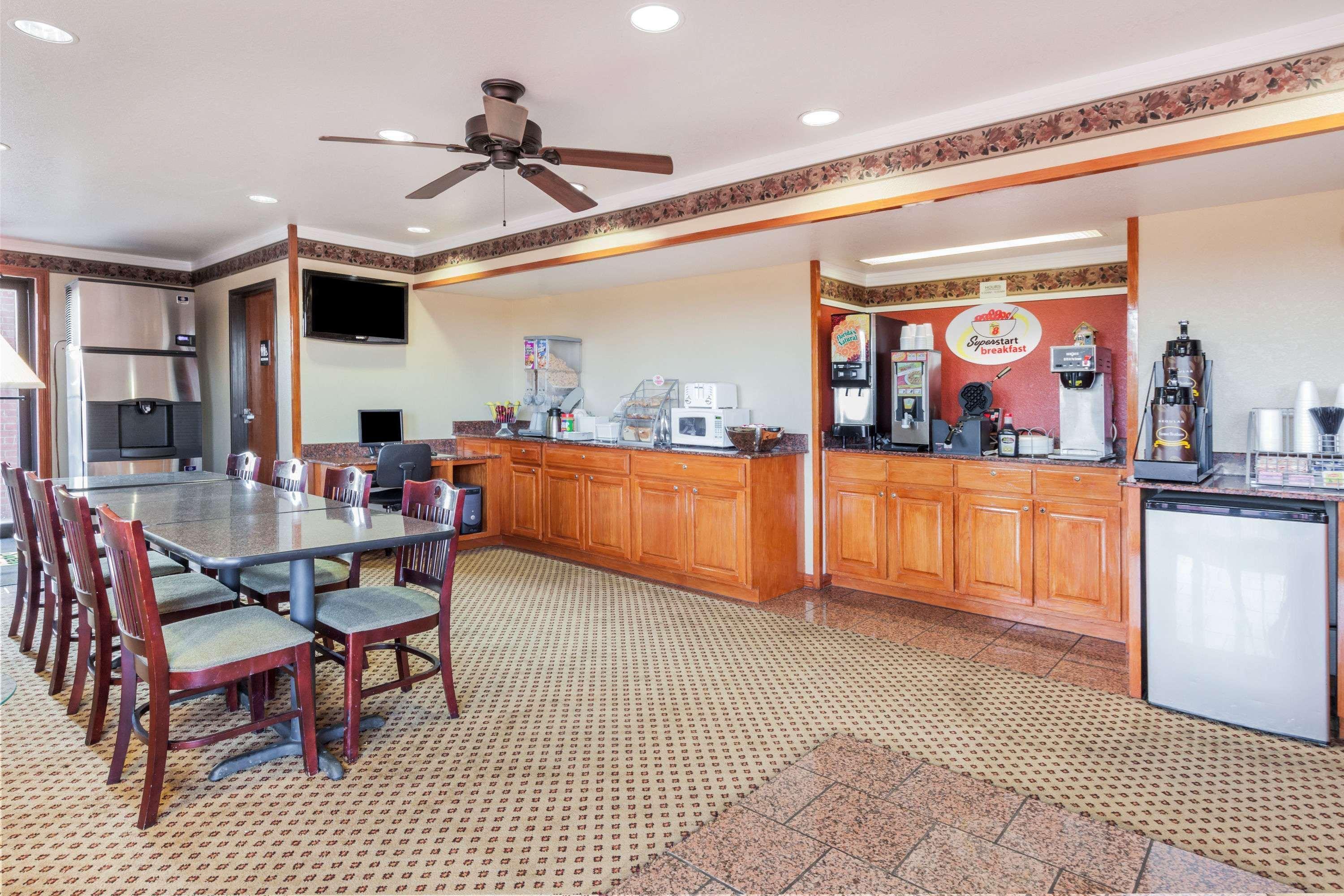 Super 8 By Wyndham Mount Vernon Bagian luar foto