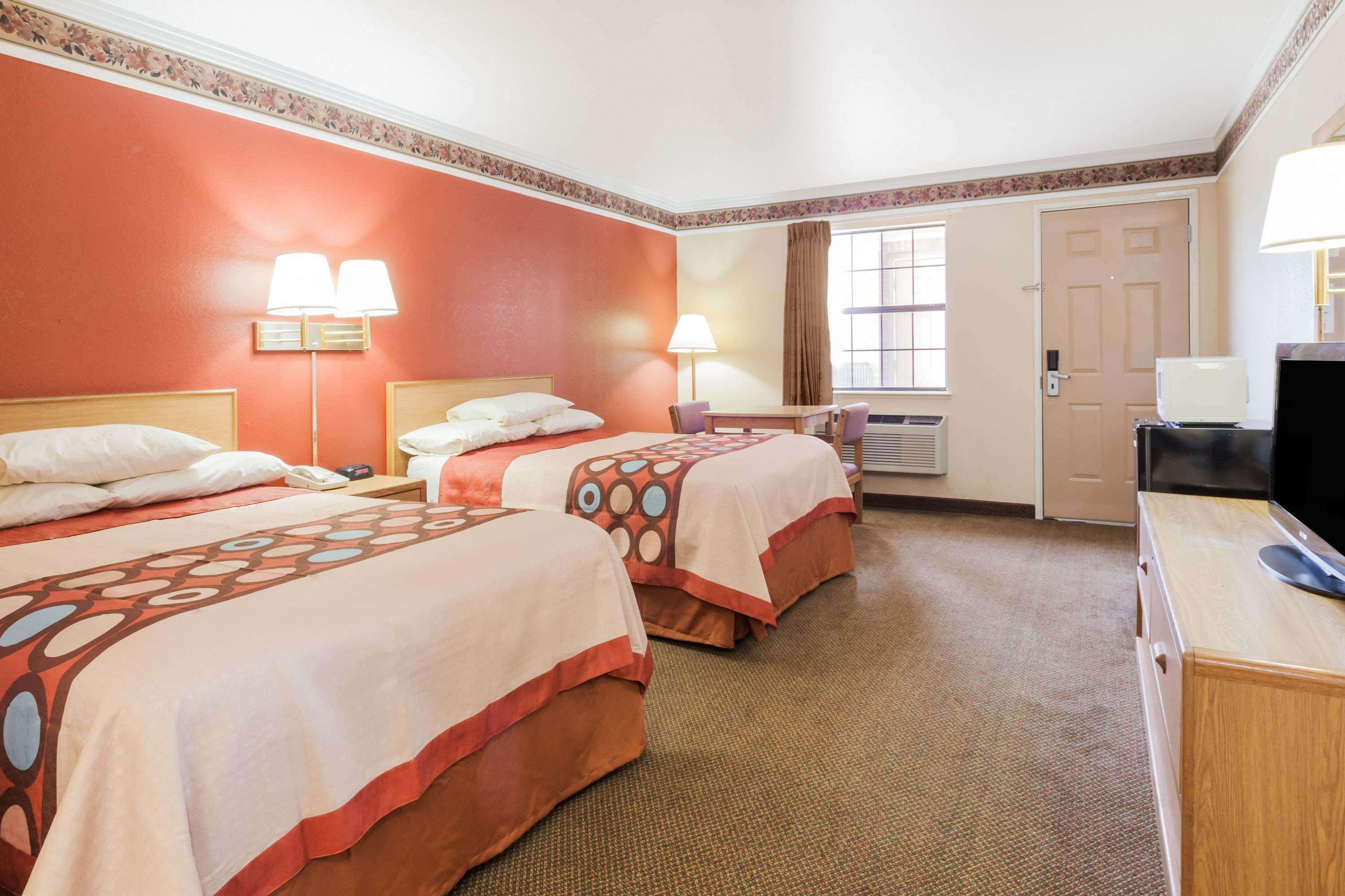 Super 8 By Wyndham Mount Vernon Bagian luar foto