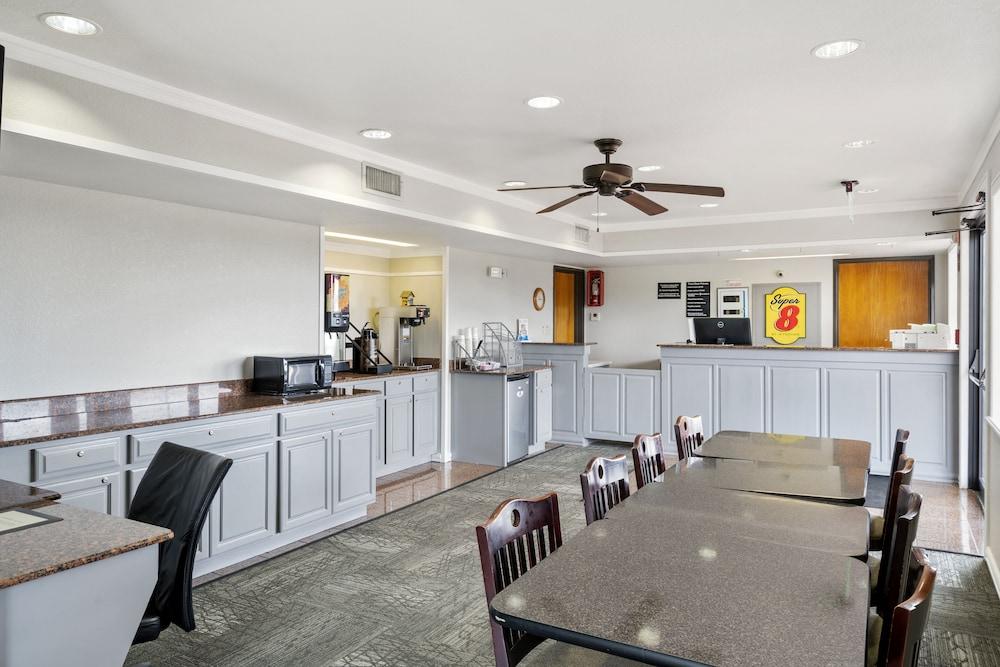 Super 8 By Wyndham Mount Vernon Bagian luar foto