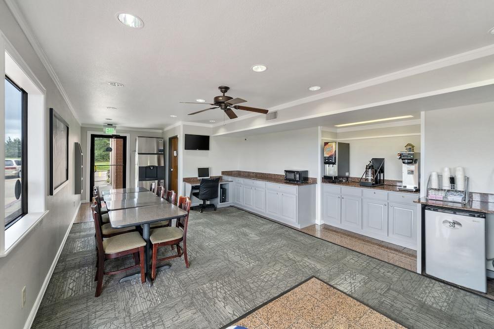 Super 8 By Wyndham Mount Vernon Bagian luar foto