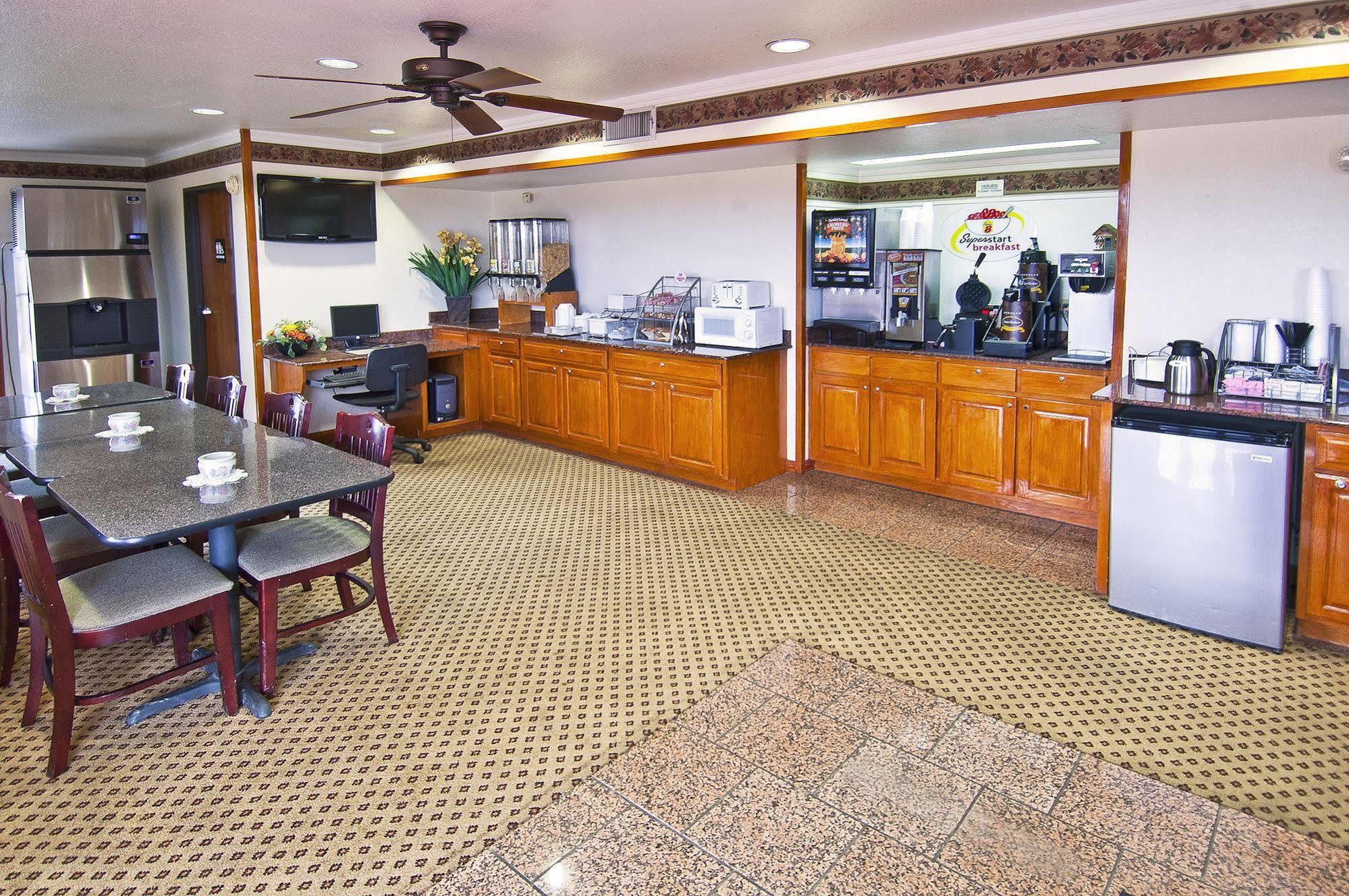 Super 8 By Wyndham Mount Vernon Bagian luar foto