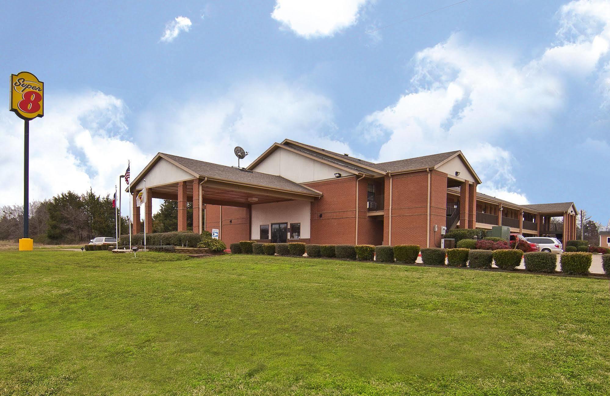 Super 8 By Wyndham Mount Vernon Bagian luar foto