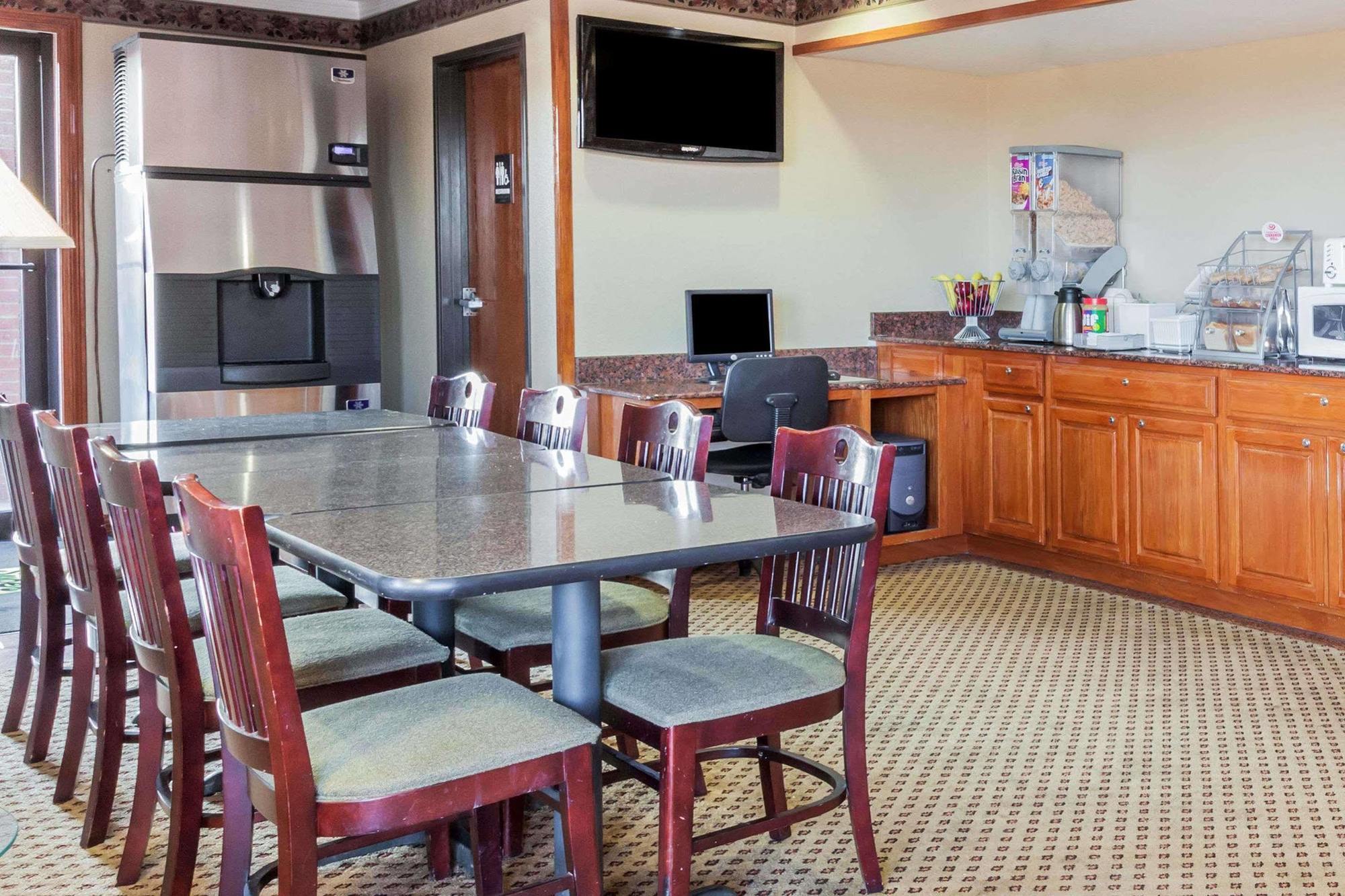 Super 8 By Wyndham Mount Vernon Bagian luar foto