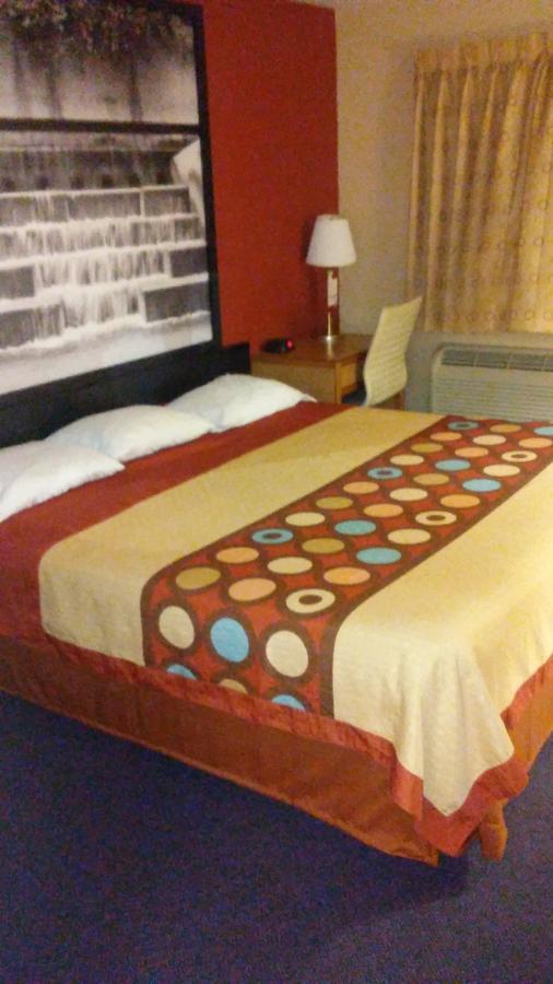Super 8 By Wyndham Mount Vernon Bagian luar foto