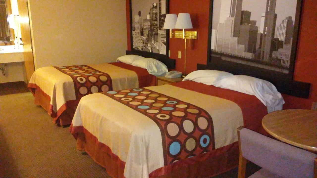 Super 8 By Wyndham Mount Vernon Bagian luar foto