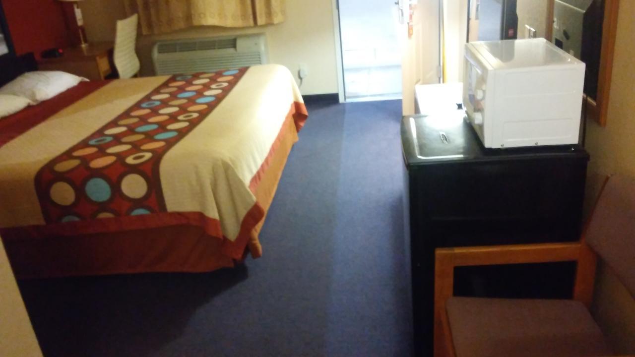 Super 8 By Wyndham Mount Vernon Bagian luar foto