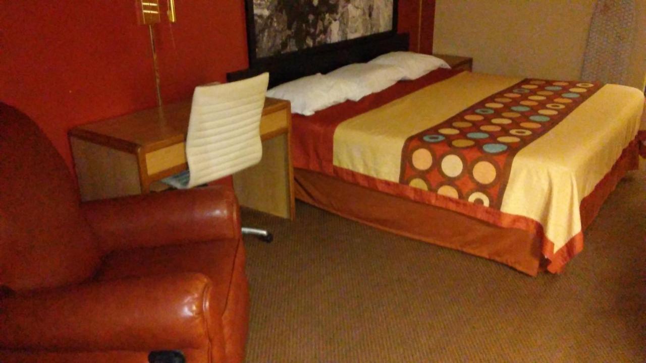 Super 8 By Wyndham Mount Vernon Bagian luar foto